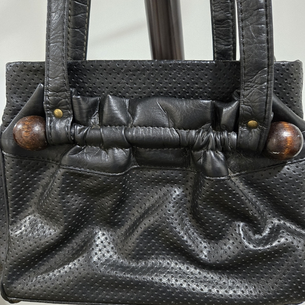 Vintage Black Handbag Mesh Look With Wooden Knobs